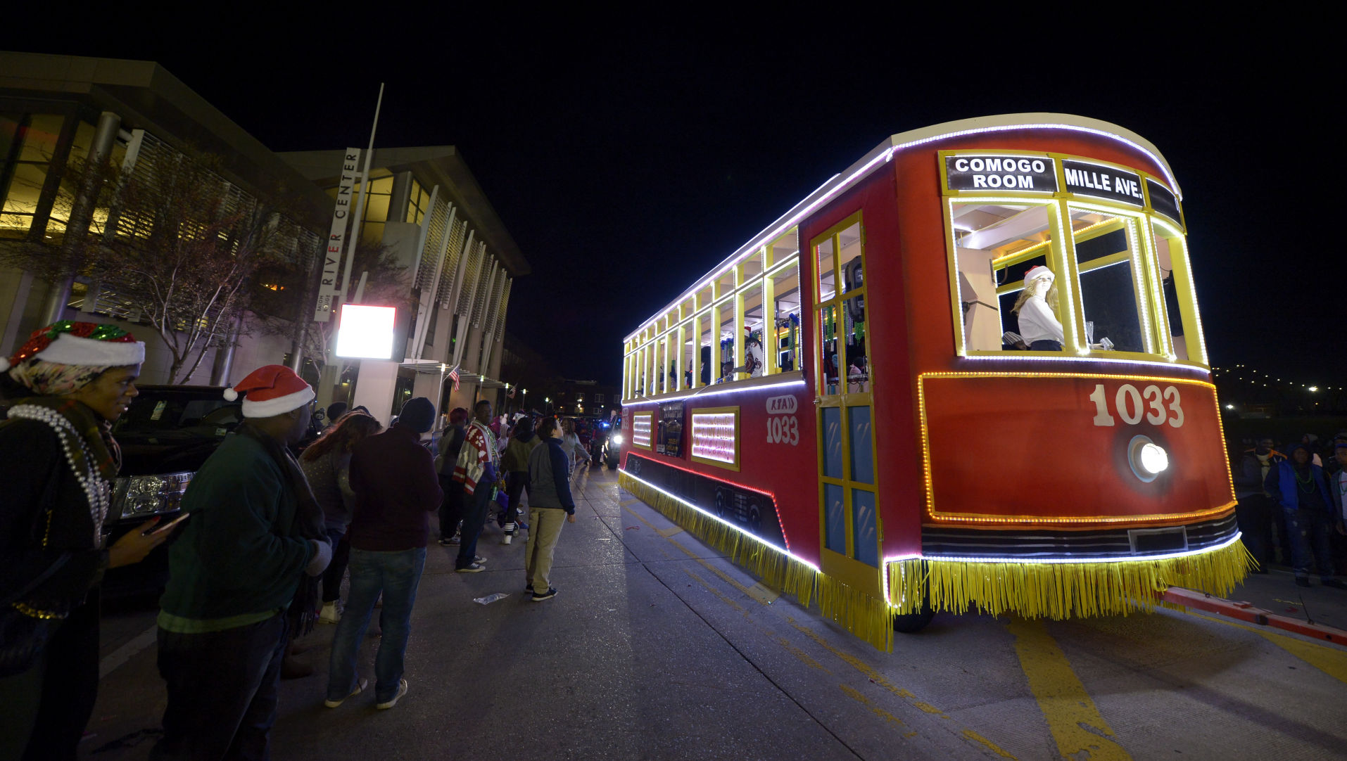 BR.xmasparade.121017 HS 652.JPG